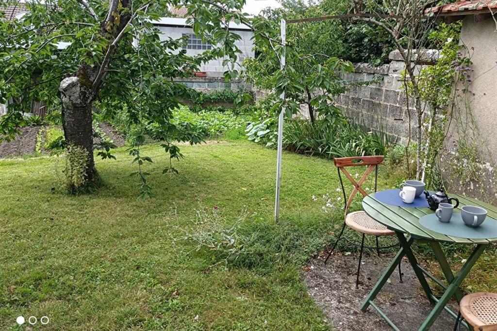 Un Paradis De Verdure En Plein Centre Ville Perigueux Bagian luar foto